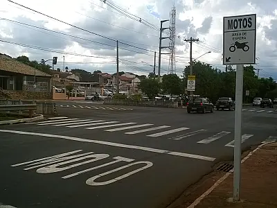 Motociclistas terão faixa de espera nos semáforos em Campo Grande