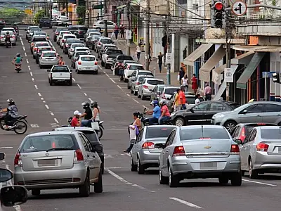 Falta de vagas para estacionar no centro da Capital afeta o comércio