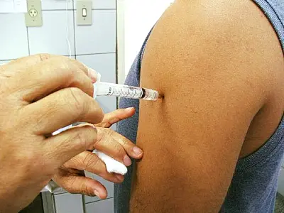 Campo Grande aumenta estoque de vacinas contra febre amarela