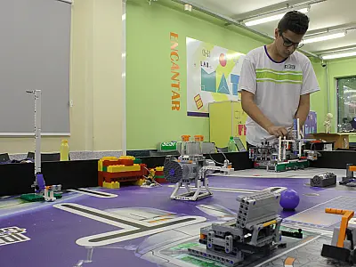 Sesi promove ensino gratuito de robótica para nove mil crianças em Mato Grosso do Sul