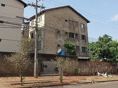 Moradores do Carandiru recorrem à ligação clandestina após corte da energia elétrica