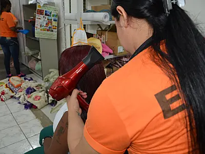Grupo de amigos realiza ação beneficente para promover autoestima em presídios de Campo Grande
