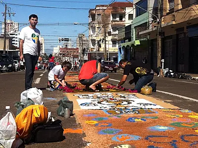 Celebração de Corpus Christi reune católicos no centro de Campo Grande