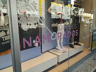 Lojistas da área central buscam alternativas para garantir vendas do dia dos Namorados