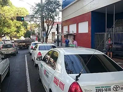 Taxistas auxiliares são favoráveis ao Uber e Sintáxi/MS desaprova ação