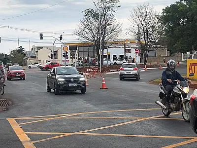 Prefeitura de Campo Grande executa obra de reordenamento viário na avenida Três Barras