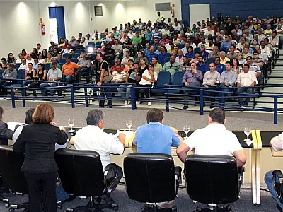 Taxistas reprovam projeto de lei que regulamenta serviço