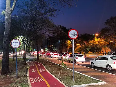 Campo Grande possui em média um veículo para cada dois habitantes