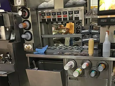 Consumidores relatam casos de intoxicação alimentar por falta de higienização nas redes "fast food"