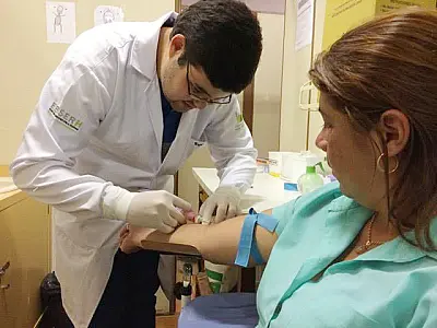 Exames de sangue na Rede Municipal de Saúde estão suspensos por falta de material