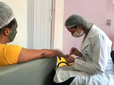 Profissionais da beleza voltam a trabalhar durante a pandemia em Campo Grande