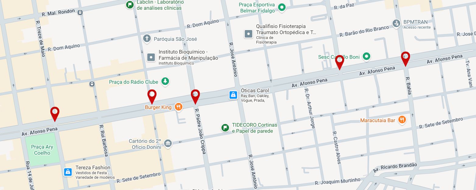 Cruzamentos com sinalização de conversão proibida na Avenida Afonso Pena (Maria Clara Assis)